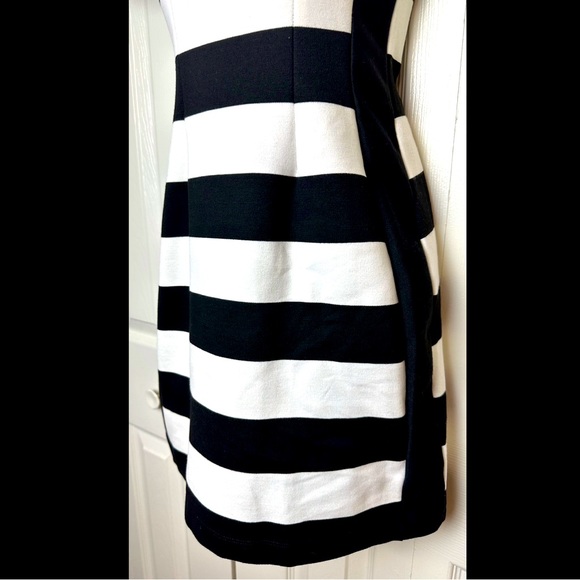 BETSEY JOHNSON Collection Black White Striped Dress Lace Up Back Thick Knit 2011 - Picture 4 of 11